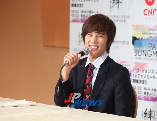 Fotos Park Jung Min en conferencia de prensa (17.09.10)  Jmj35