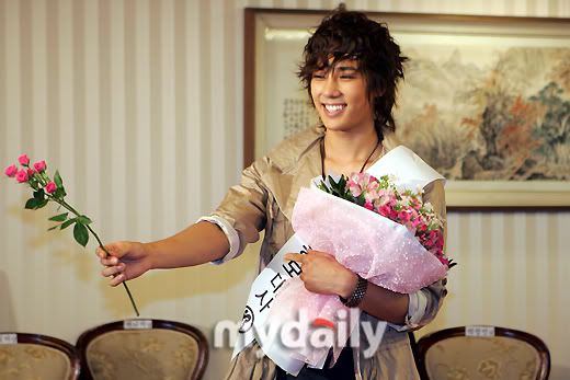 Park Jung Min ‘la estrella que te haria feliz cuando hay trafico’ Parkjungmin-20100901