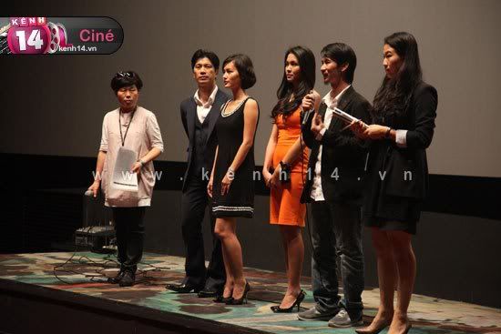 Đoàn phim Việt Cánh Đồng Bất Tận "hốt hoảng" với người hâm mộ Hàn!!!! 101011CineC12
