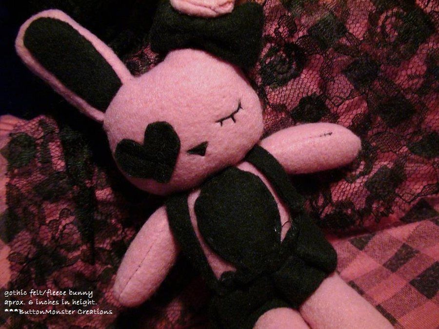 Expediente: Miu Gothic_Bunny_Plush_by_PiggyLover81881