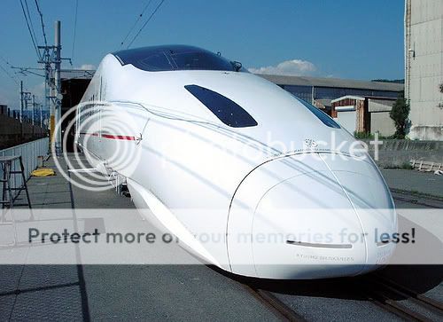 اسرع قطارات فى العالم Japan_fast_train_009