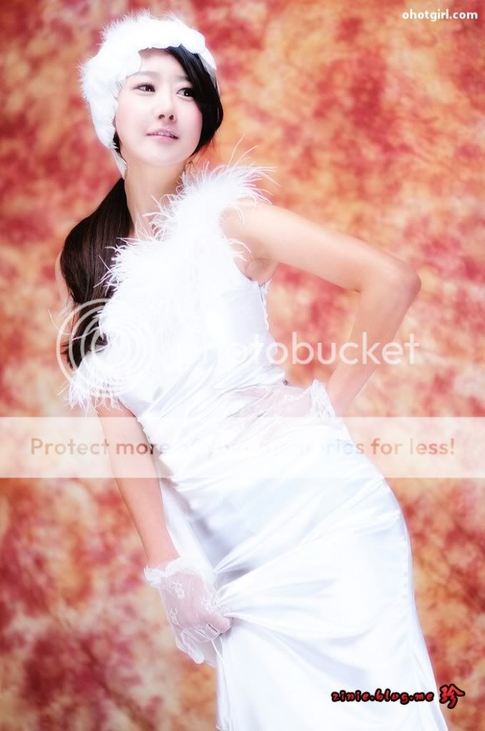 Park Hyun Sun all in white Park-Hyun-Sun-white-dress-04