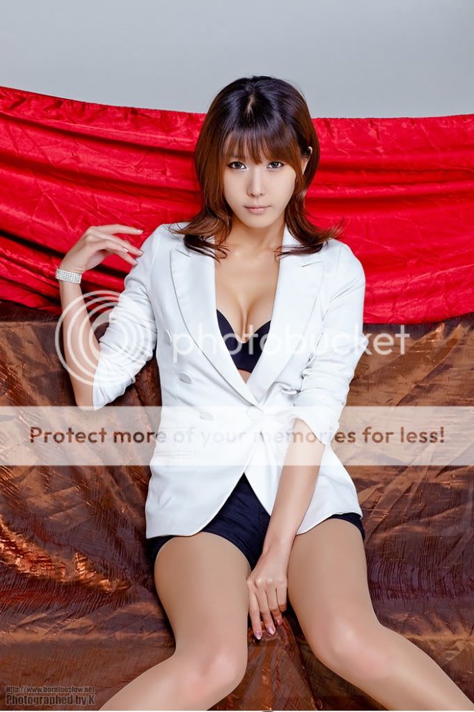 Heo Yun Mi Hot in White Heo-Yun-Mi-White-Jacket-01