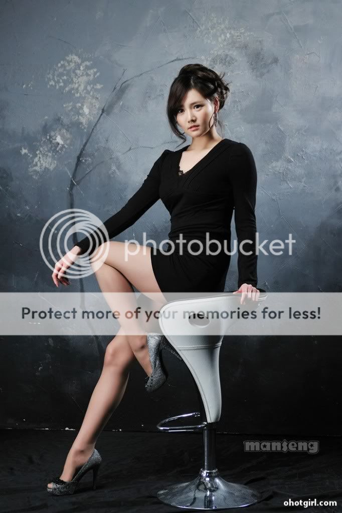 Han Ga Eun – Curve Hugging Black Dress Ha-Ga-Eun-Black-Dress-09