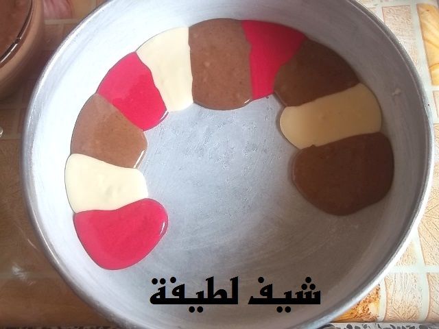 كيكة الالوان الثلاثة بالصور سهلة