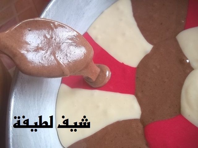 كيكة الالوان الثلاثة بالصور سهلة