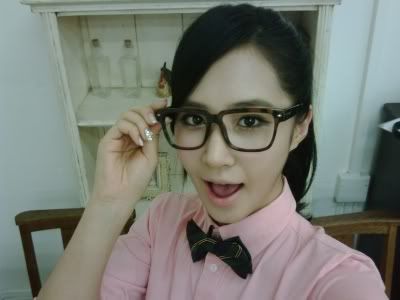 Cual se ve mejor con Gafas........... Nerd-yuri