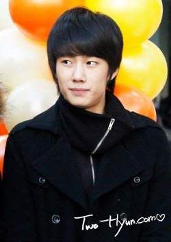 [14.11.11] Fantaken : recibimiento a Jun Jin de Shinhwa. Tumblr_lunr5mgGGL1r117zyo2_250