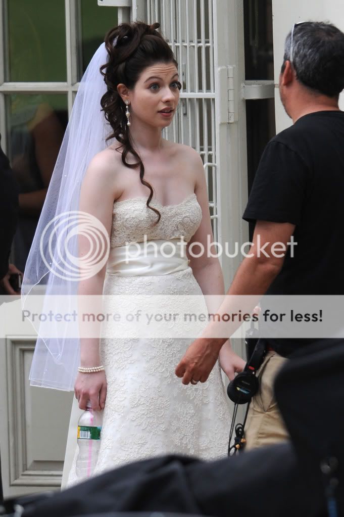 صور Michelle Trachtenberg ع حصرى الان 39694_Michelle_Trachtenberg_on_A_Co