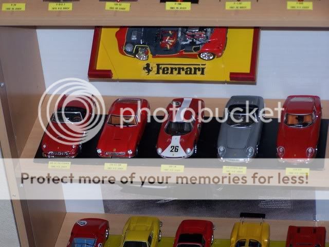 mes vitrines pleines de ...........ferrari 005