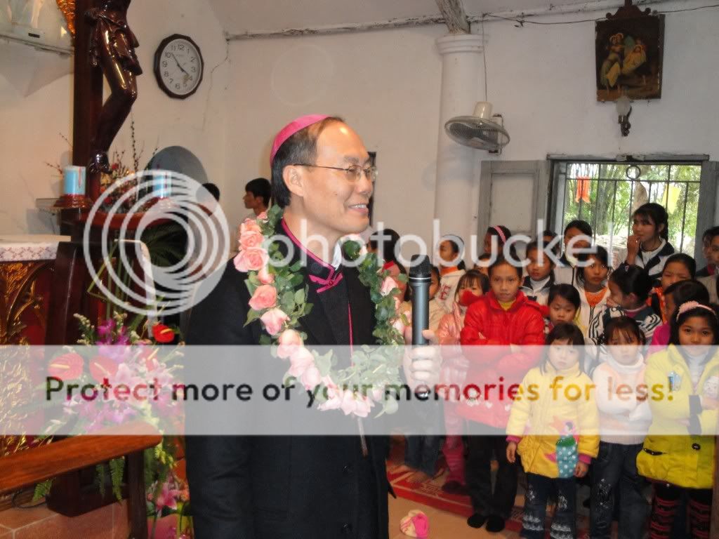 Tổng giám mục Hà Nội về thăm và chúc tết giáo xứ Vạn Phúc. Ductongvethamxu007