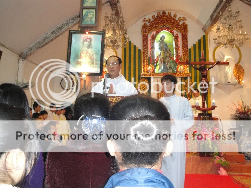 Tổng giám mục Hà Nội về thăm và chúc tết giáo xứ Vạn Phúc. Ductongvethamxu009