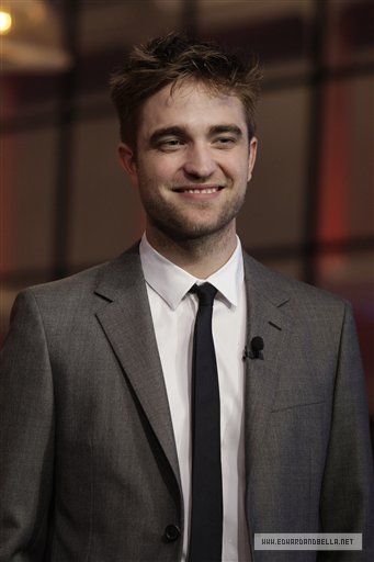 Robert Pattinson au Tonight Show with Jay Leno, 15 juin 2010  NBC Mq005