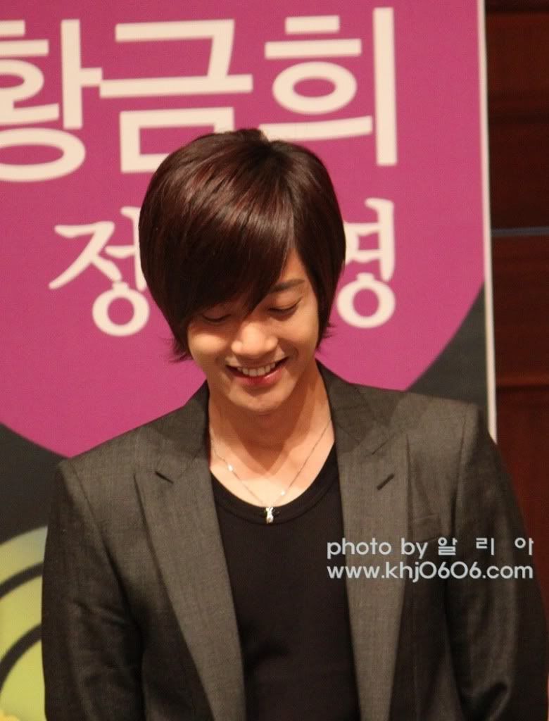 [HJL] Beso Travieso Press Conference (5) 42949da79ceda8b39152ee91