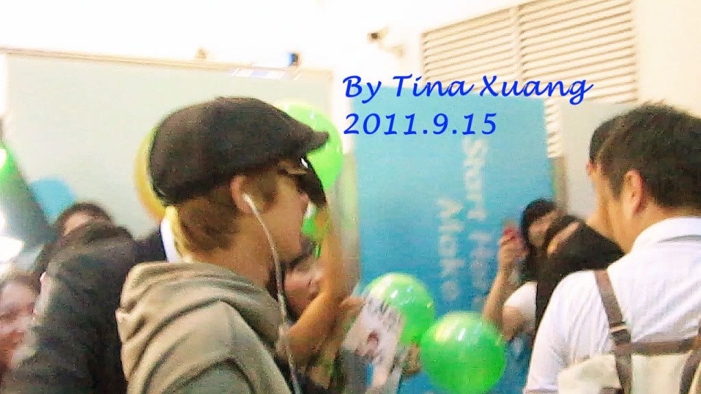 [HJL] Incheon Airport hacia Shenzhen + llegada a China [15.09.11] (3) 54fbb2fb43166d22f3275cc