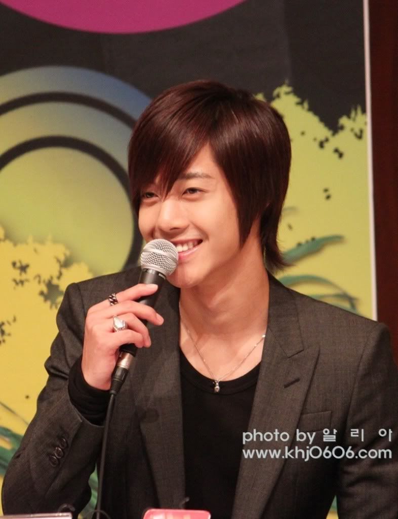 [HJL] Beso Travieso Press Conference (5) 12ee5427035f08454d088d89