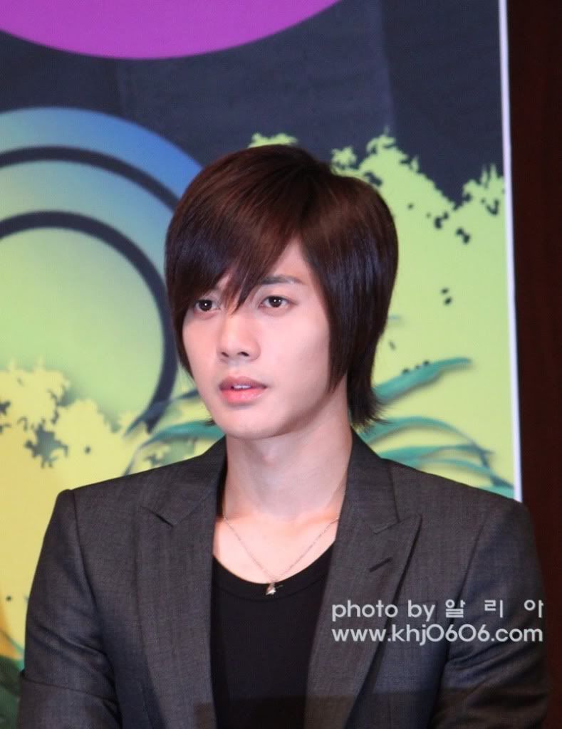 [HJL] Beso Travieso Press Conference (5) 2ce1050d6527f5a337d12295