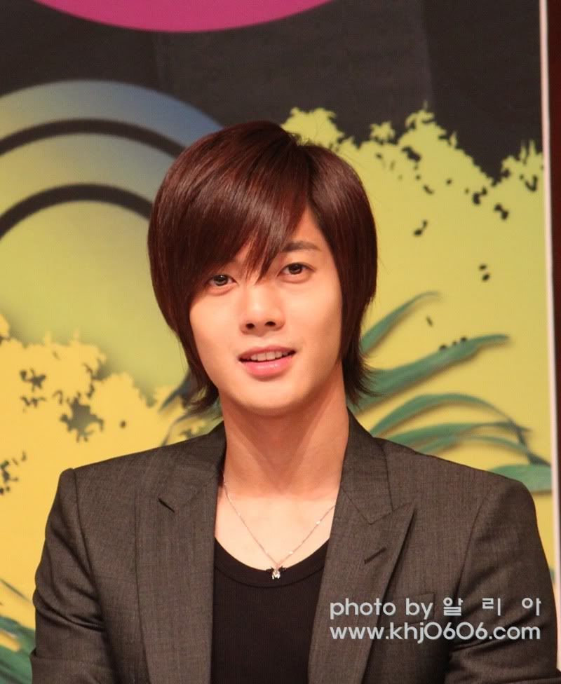 [HJL] Beso Travieso Press Conference (5) 421c6861a3ff4499e6113a94