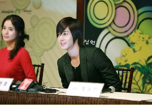 [HJL] Beso Travieso Press Conference (5) 5430806e9eb618bf42169410