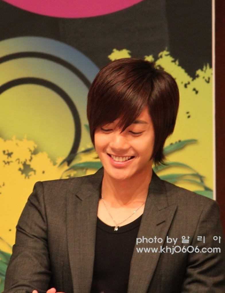 [HJL] Beso Travieso Press Conference (5) B3d7d66010ecca240d33fa8b