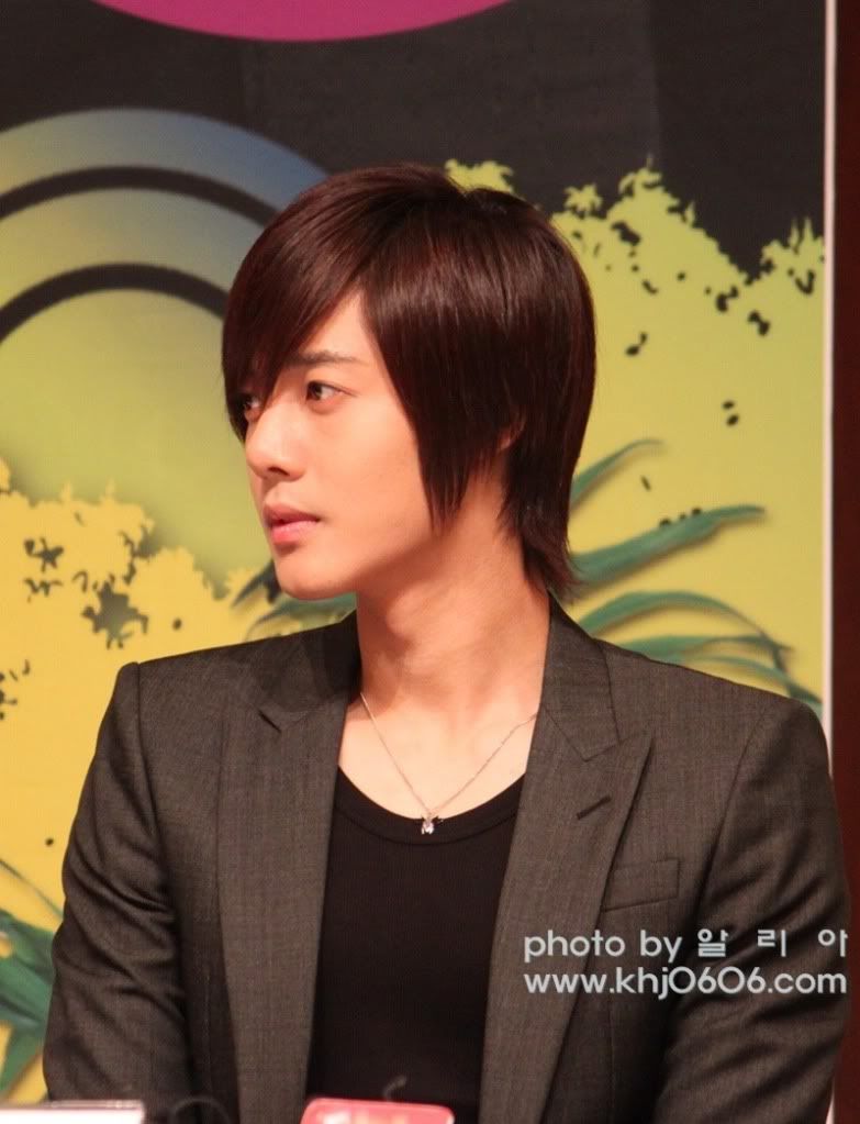 [HJL] Beso Travieso Press Conference (5) D8bc3836c21b465591ef3988