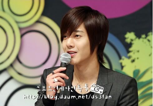 [HJL] Beso Travieso Press Conference (6) 20100827231810d