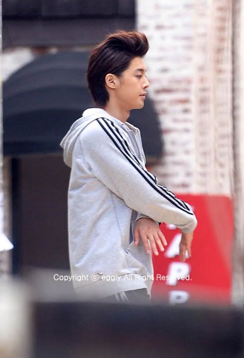 [HJL] Caminando por la calle mientras baila HJL_dancing002