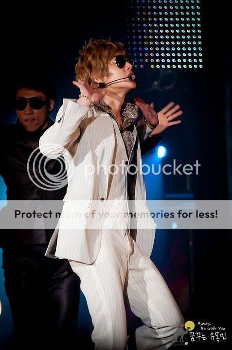 [HJL] Secret Garden Premium Live [29.10.11] (5) 	 299099_308407675852142_231614143531496_1346288_573220526_n