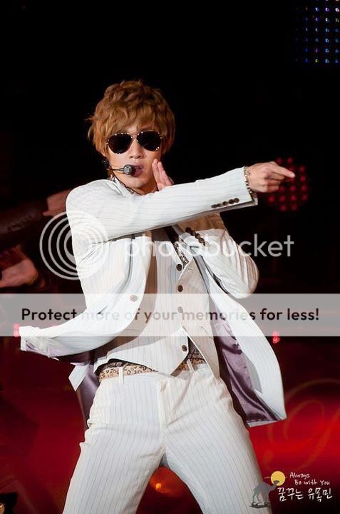 [HJL] Secret Garden Premium Live [29.10.11] (5) 	 299099_308407679185475_231614143531496_1346289_2112684463_n