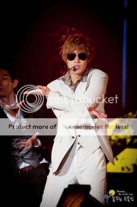 [HJL] Secret Garden Premium Live [29.10.11] (5) 	 299099_308407685852141_231614143531496_1346291_865144759_n