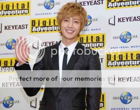 [HJL] Press Conference in Osaka Intl Convention Centre [11.11.09] 299819_309258642419794_100000069834374_1351927_2101835315_n