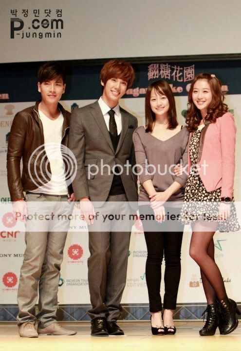 [JM] Fondant Garden Press Conference [31.10.11] (3) 309625_212799748790010_130589590344360_524078_1820691628_n