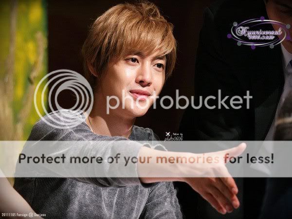 [HJL] LUCKY Fansign Event [05.11.11] (7)   318387_310595312300045_231614143531496_1356662_448289883_n