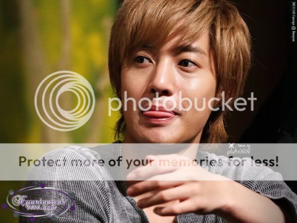 [HJL] LUCKY Fansign Event [05.11.11] (7)   318387_310595315633378_231614143531496_1356663_927906932_n