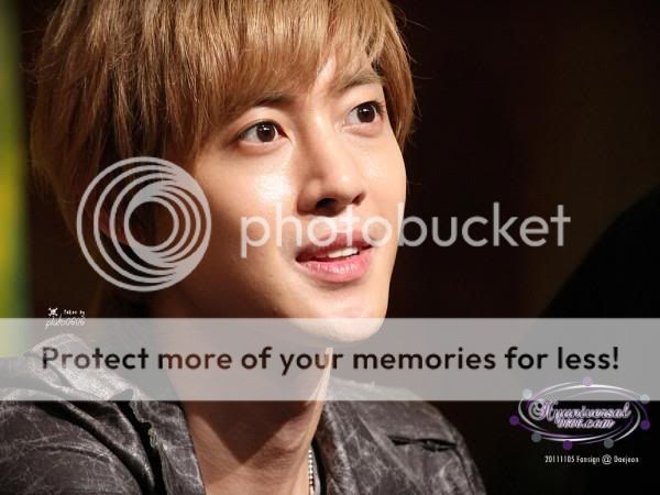 [HJL] LUCKY Fansign Event [05.11.11] (7)   318672_310594658966777_231614143531496_1356648_662685156_n