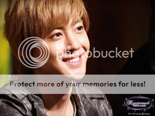 [HJL] LUCKY Fansign Event [05.11.11] (7)   318672_310594665633443_231614143531496_1356649_822701799_n