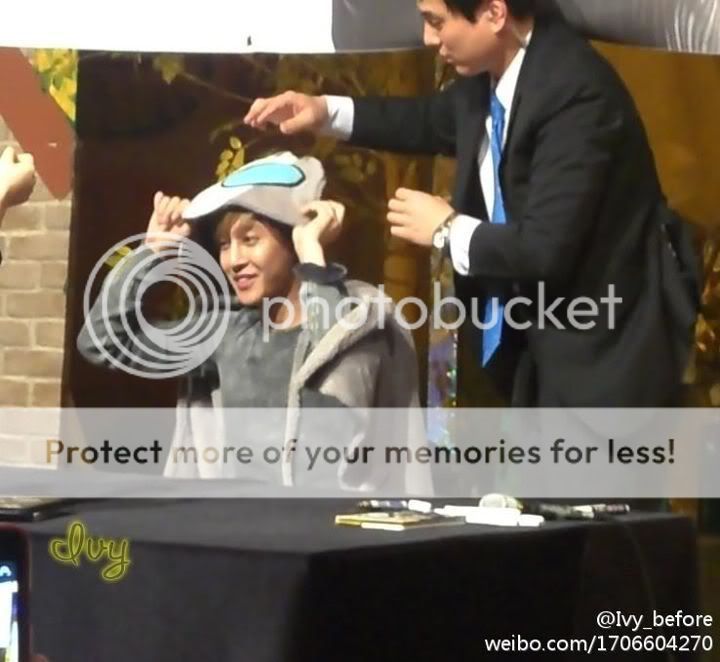 [HJL] LUCKY Fansign Event [05.11.11] 320674_187845214630770_145767695505189_410844_542152179_n