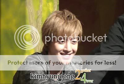 [HJL] LUCKY Fansign Event [05.11.11] (7)   382151_310595505633359_231614143531496_1356666_475487713_n