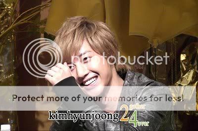 [HJL] LUCKY Fansign Event [05.11.11] (7)   382151_310595515633358_231614143531496_1356669_463653547_n