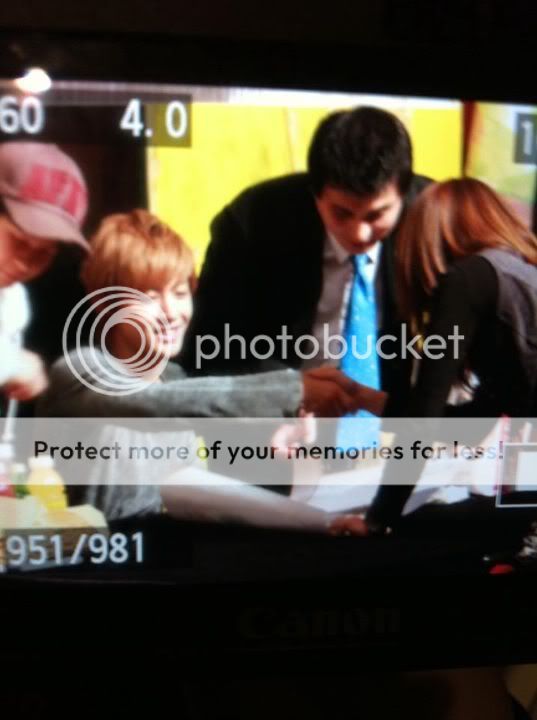 [HJL] LUCKY Fansign Event [05.11.11] 383013_187816591300299_145767695505189_410709_769327979_n