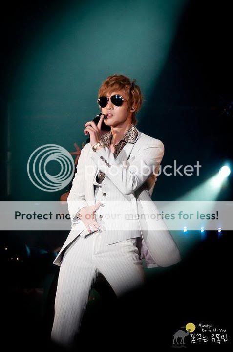 [HJL] Secret Garden Premium Live [29.10.11] (5) 	 385811_308408822518694_231614143531496_1346344_1449715333_n