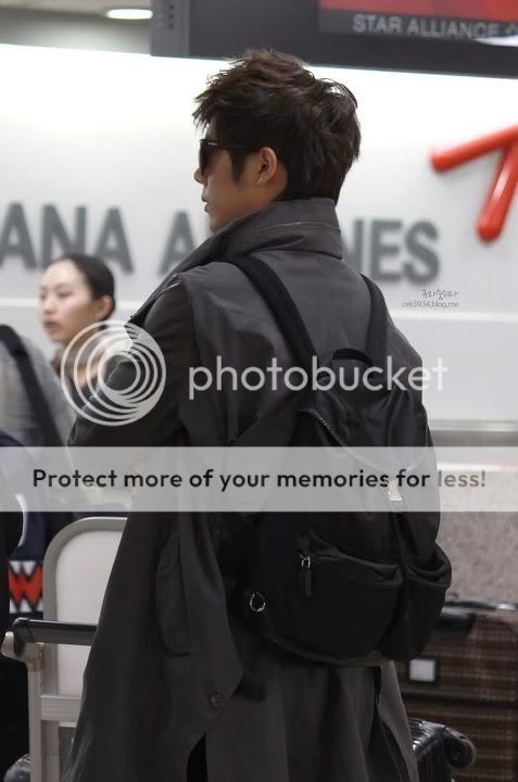 [YS+KJ] Gimpo hacia Japón + llegada al Haneda airport [01.11.11] (3) 387251_308168242542752_231614143531496_1345503_546076202_n