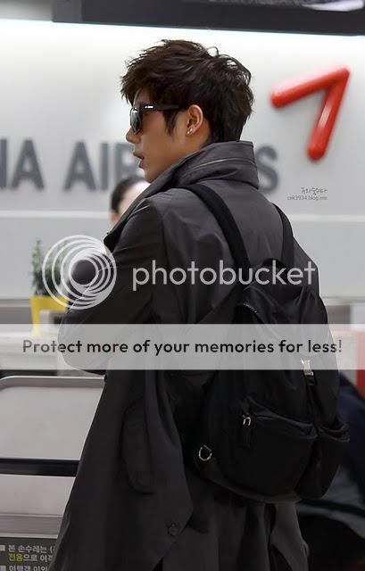 [YS+KJ] Gimpo hacia Japón + llegada al Haneda airport [01.11.11] (3) 389779_308167952542781_231614143531496_1345495_582185697_n