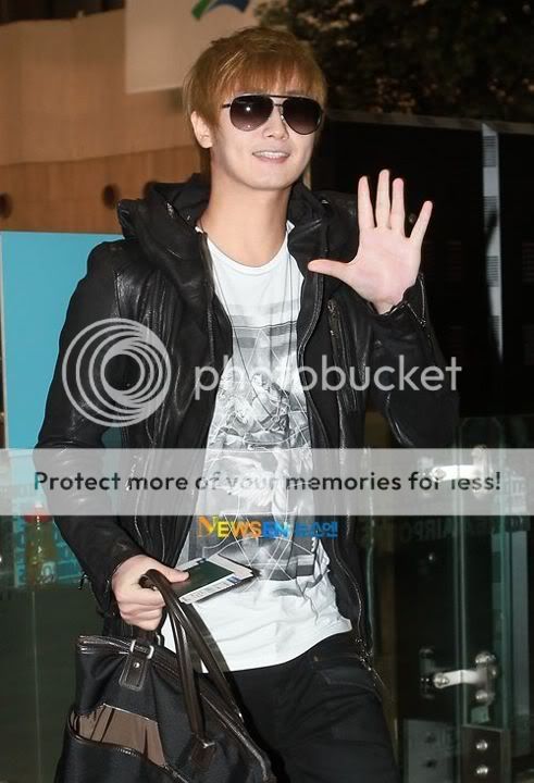 [YS+KJ] Gimpo hacia Japón [08.11.11] (2) 392584_309951945697715_231614143531496_1354174_2065792839_n-1