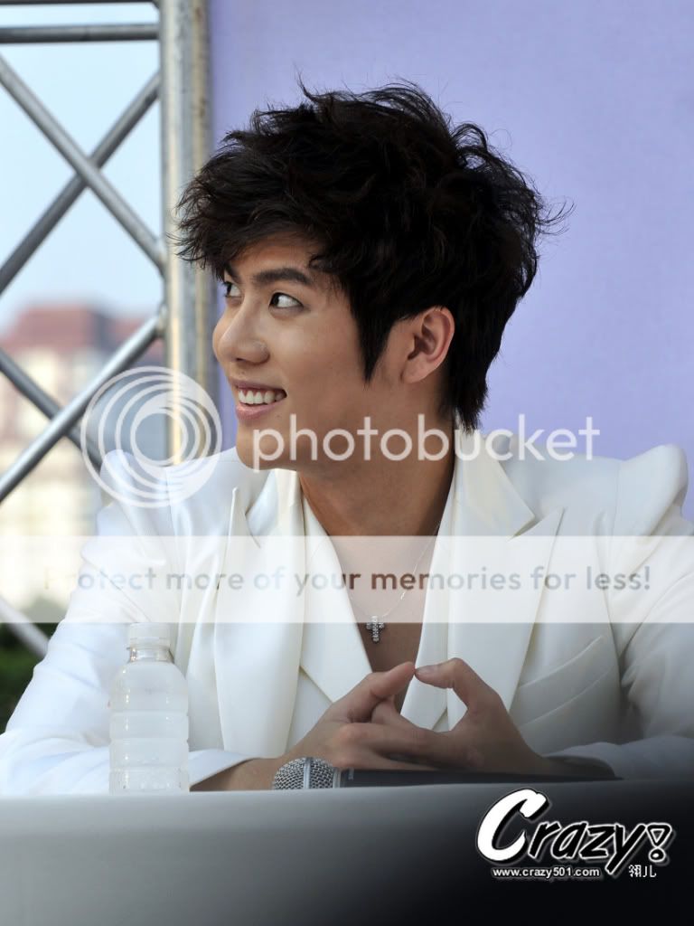 [KJ] “Persona in Bangkok” Press Conference (2) KJ_bbkpress094