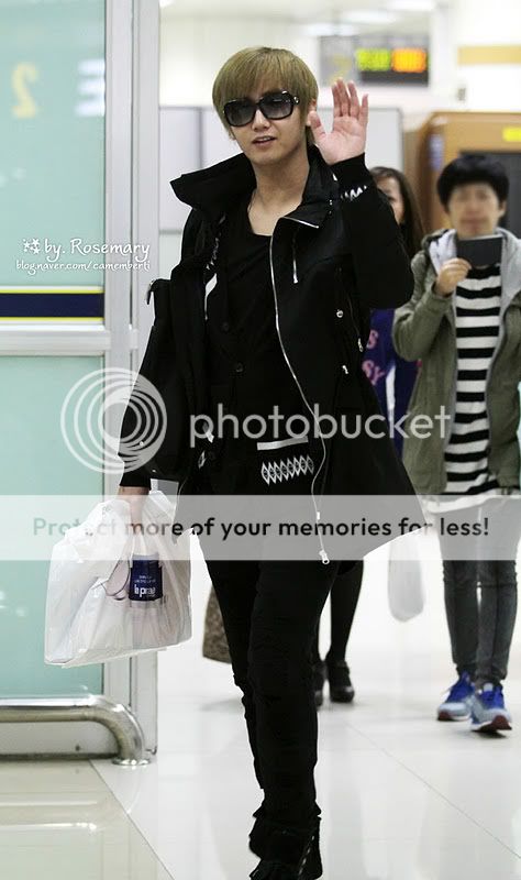 [YS] Gimpo Airport de vuelta desde Japón [05.11.11] (3)  R4