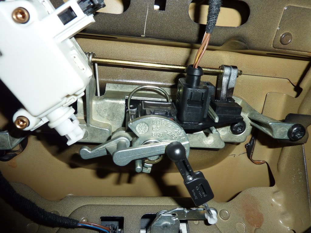 arriere - [ VW Polo 9N 1.4 TDI an 2006 ] problème verrouillage hayon arrière P1000403