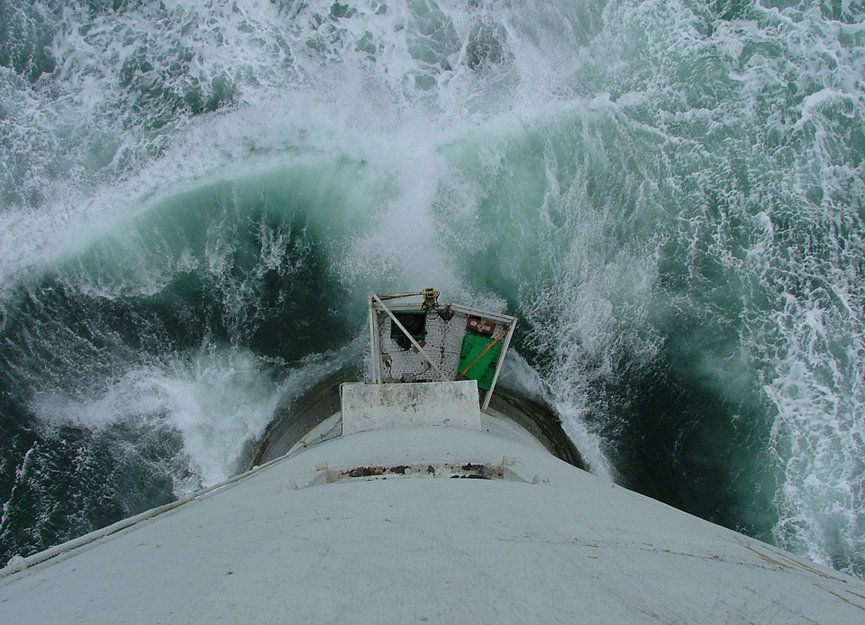 La historia del faro Bell Rock Bell_Rock_looking_down