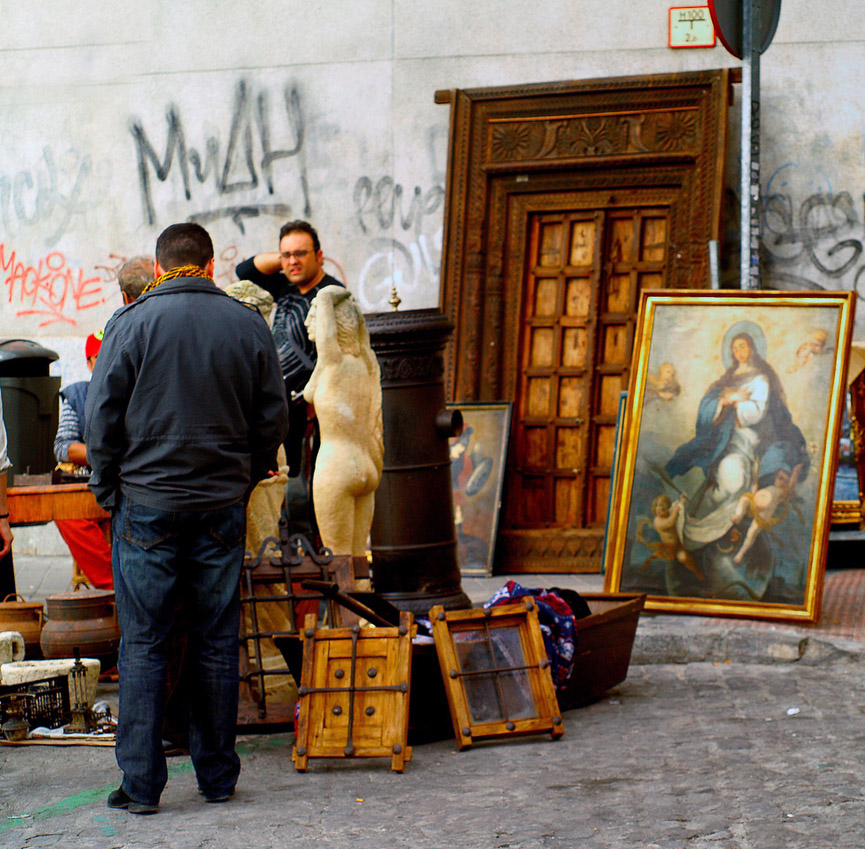 El Rastro de Madrid Puesto_anticuario