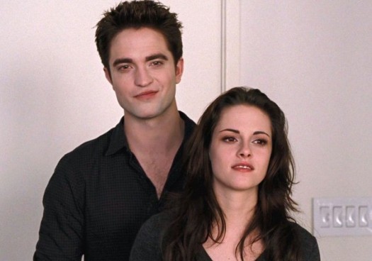 9 Julio - Nuevos/Viejos Stills de Edward & Bella en 'Breaking Dawn part 2!!! 2529519_600